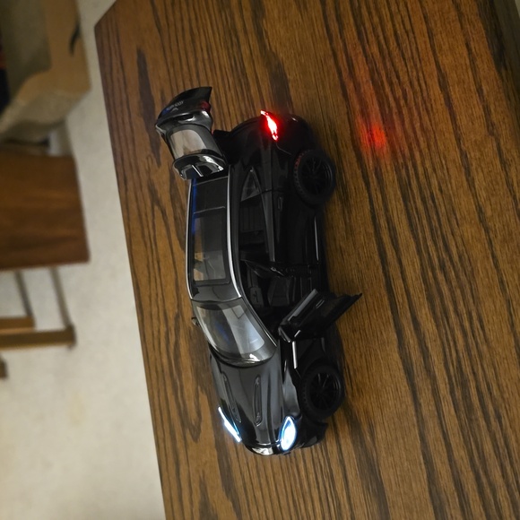 Aston martin suv - Picture 5 of 5